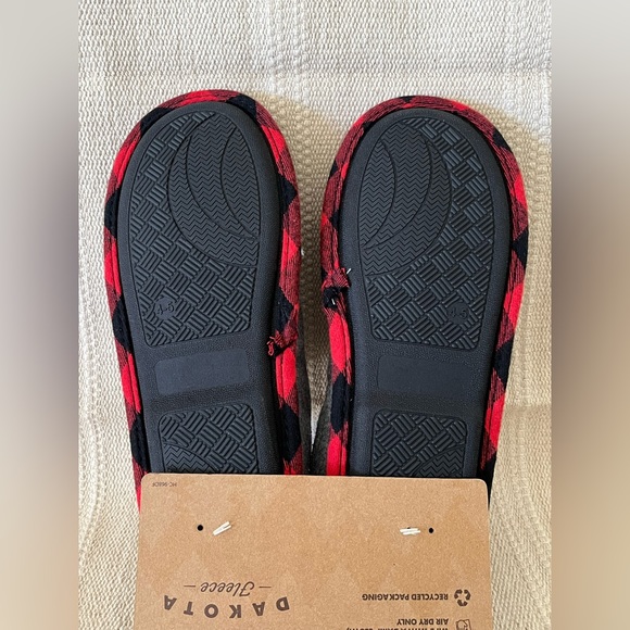 Dakota Kids Slippers. Size: 4/5 - Picture 7 of 8